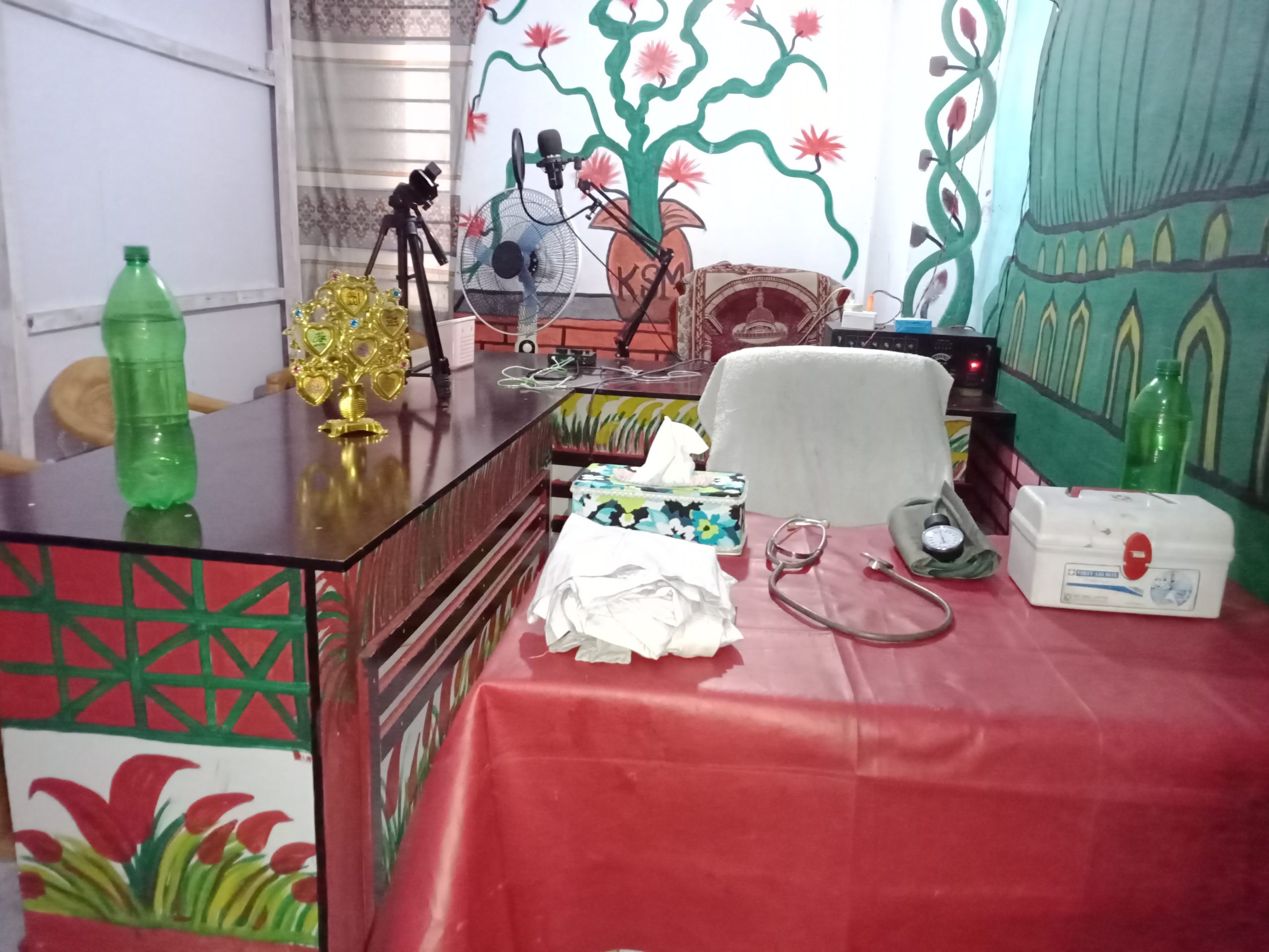 মাদ্রাসার স্টুডিও ও ডক্টরের চেম্বার